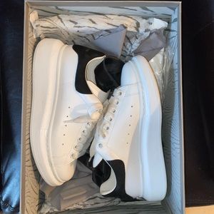 Alexander McQueen oversized sneaker Sz 36